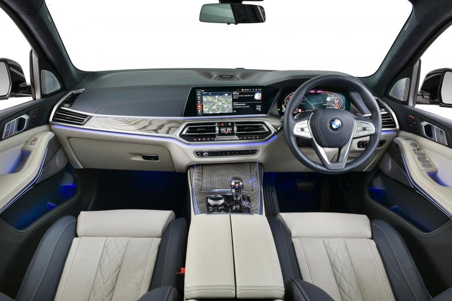 Торпедо BMW X7 xDrive30d Design Pure Excellence (G07) 2019 года  (ZA) (фото 26 из 40)